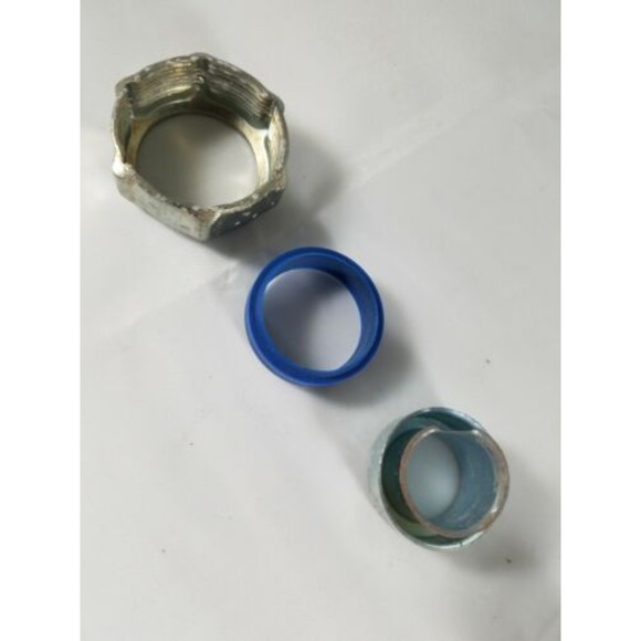 T&B 3/4" Straight EMT Fitting to 1" Compression Type Conduit Connector Seal - Picture 5 of 6